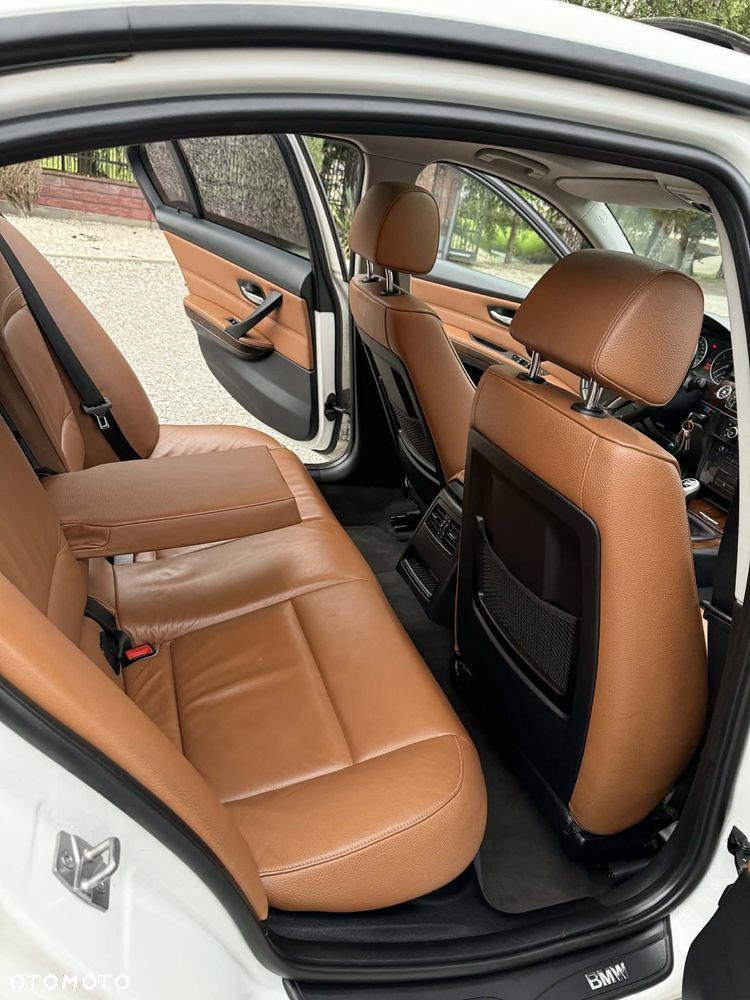 BMW Seria 3 318i - 18