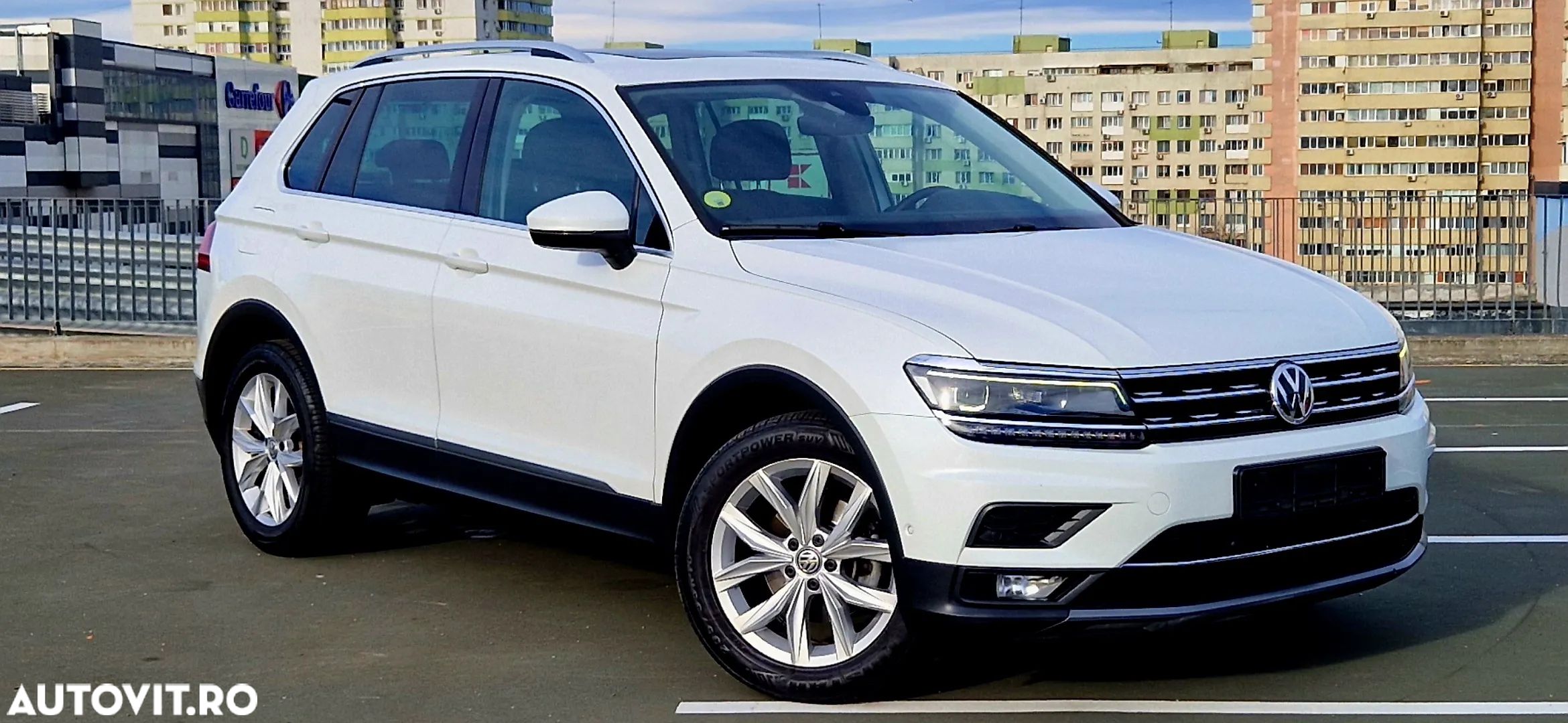 Volkswagen Tiguan - 1