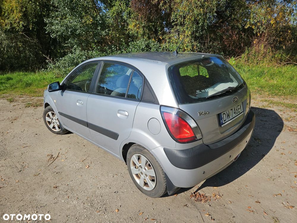 Kia Rio - 5