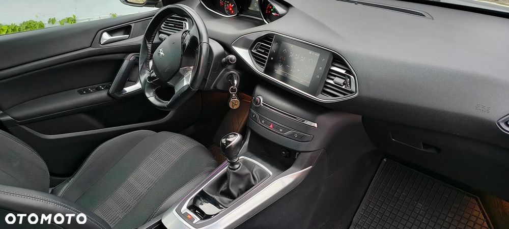 Peugeot 308 1.2 PureTech Allure S&S - 11