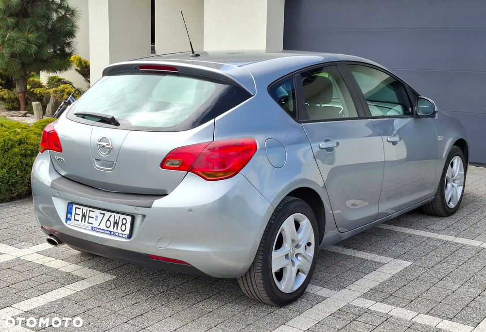 Opel Astra 1.4 T Cosmo - 11