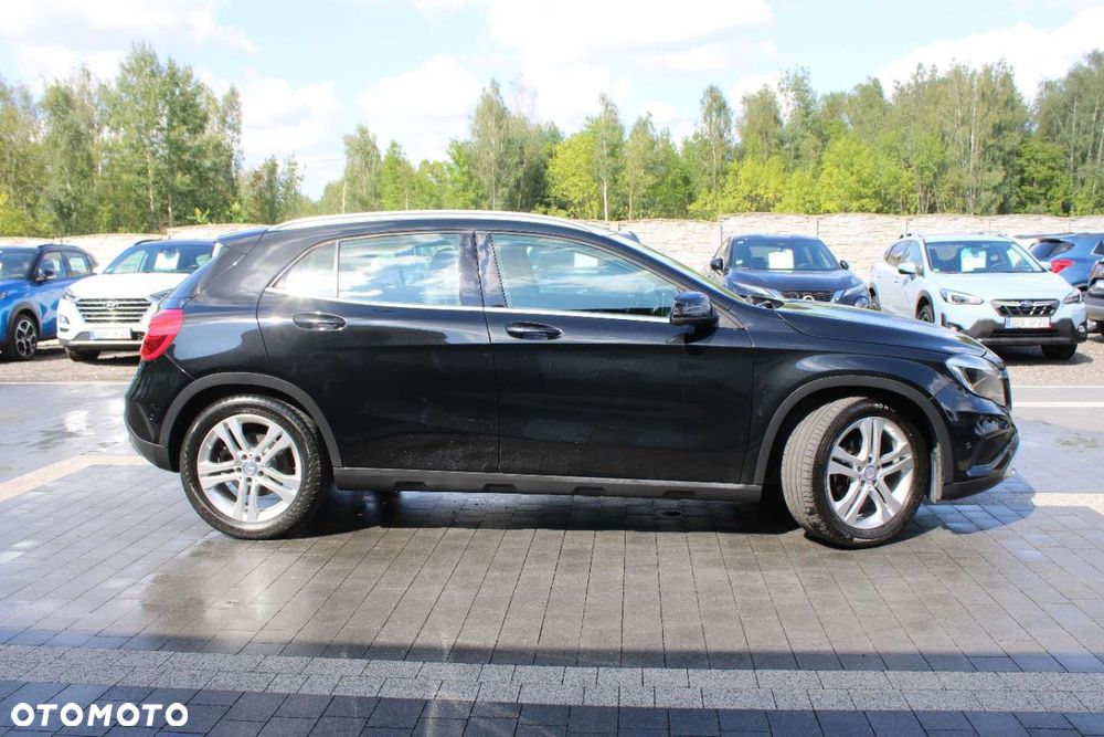 Mercedes-Benz GLA - 8