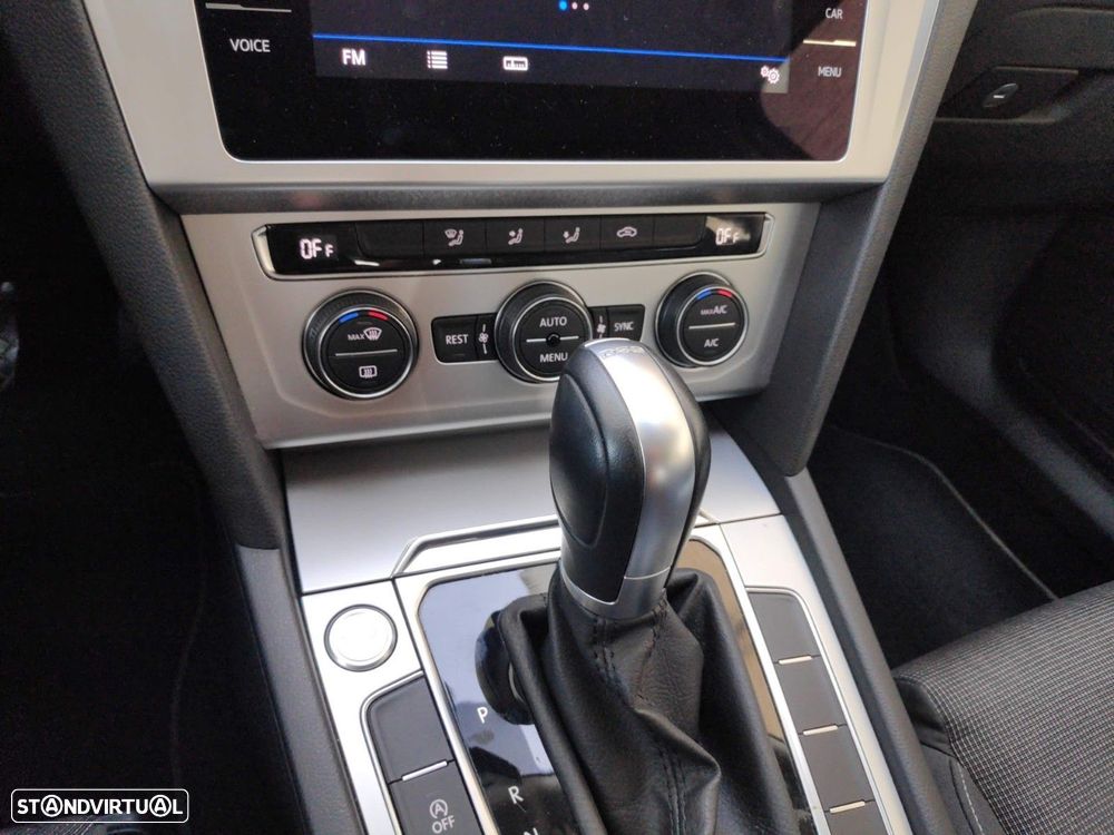 VW Passat Variant 1.6 TDI Confortline DSG - 22