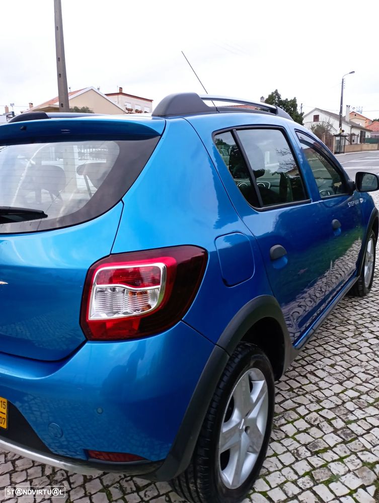 Dacia Sandero 1.5 dCi Stepway - 4