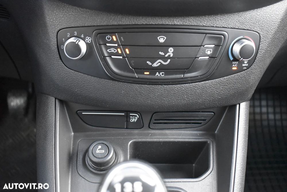 Ford Transit Courier - 21