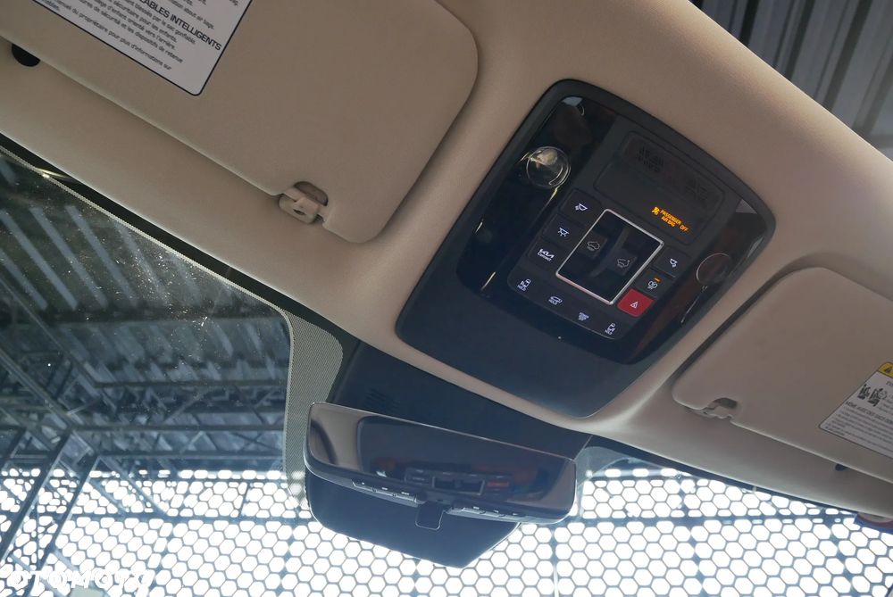 Kia Carnival - 22