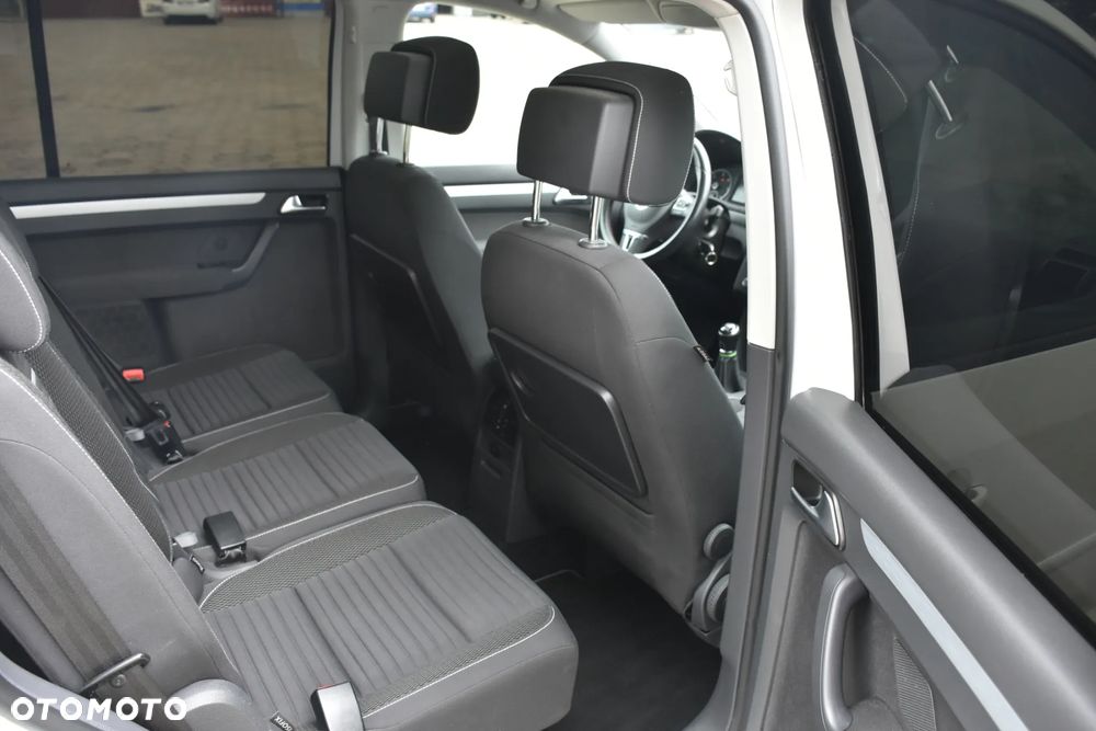 Volkswagen Touran 2.0 TDI DPF BlueMotion Technology STYLE - 19