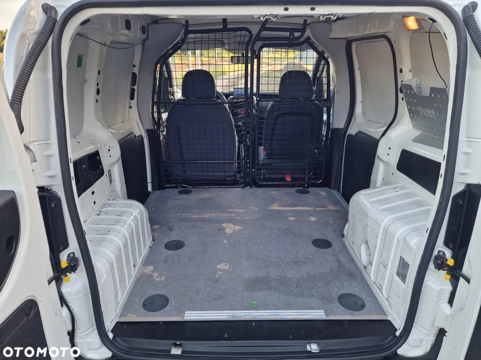 Peugeot BIPPER - 8