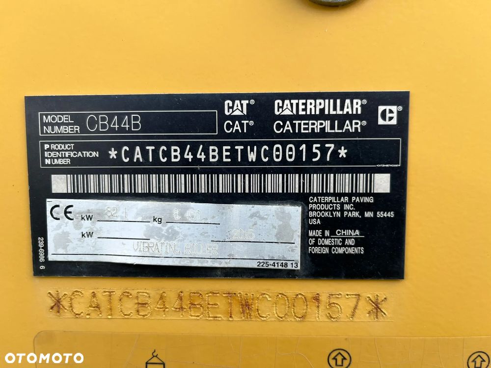Caterpillar CB44B - 8