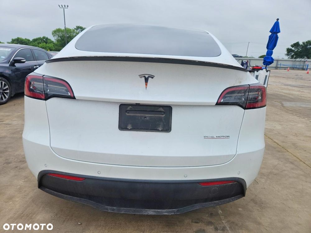 Tesla Model Y Performance AWD - 5