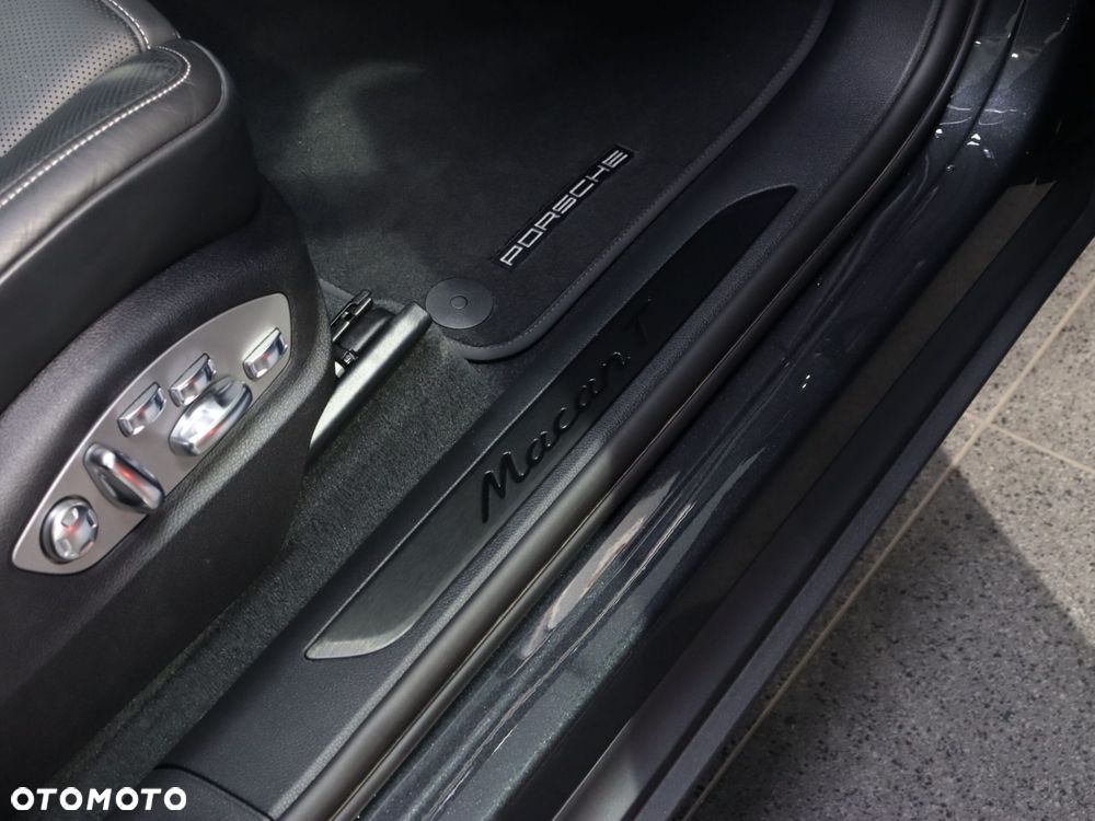 Porsche Macan T - 33