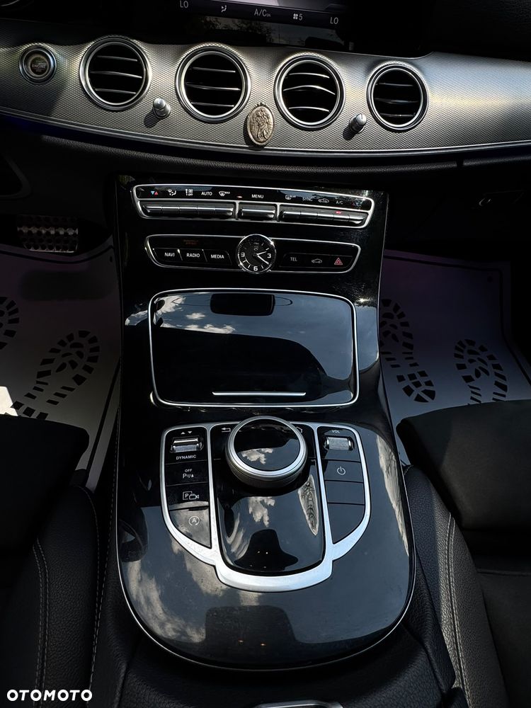 Mercedes-Benz Klasa E 200 9G-TRONIC AMG Line - 25