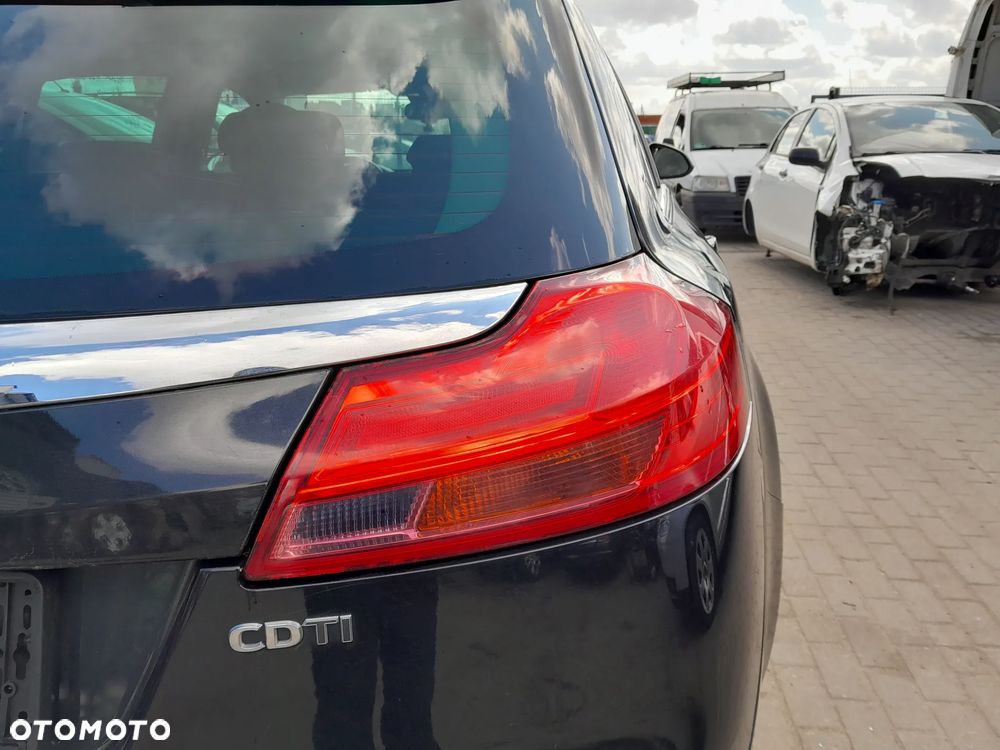 OPEL INSIGNIA LAMPA TYLNA PRAWA W BŁOTNIK - 1