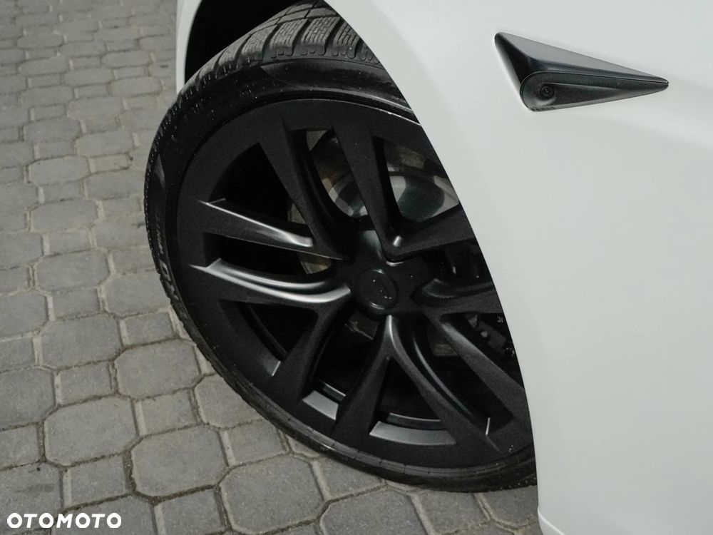 Tesla Model S - 8