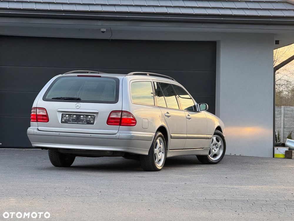 Mercedes-Benz Klasa E 320 T Avantgarde - 14