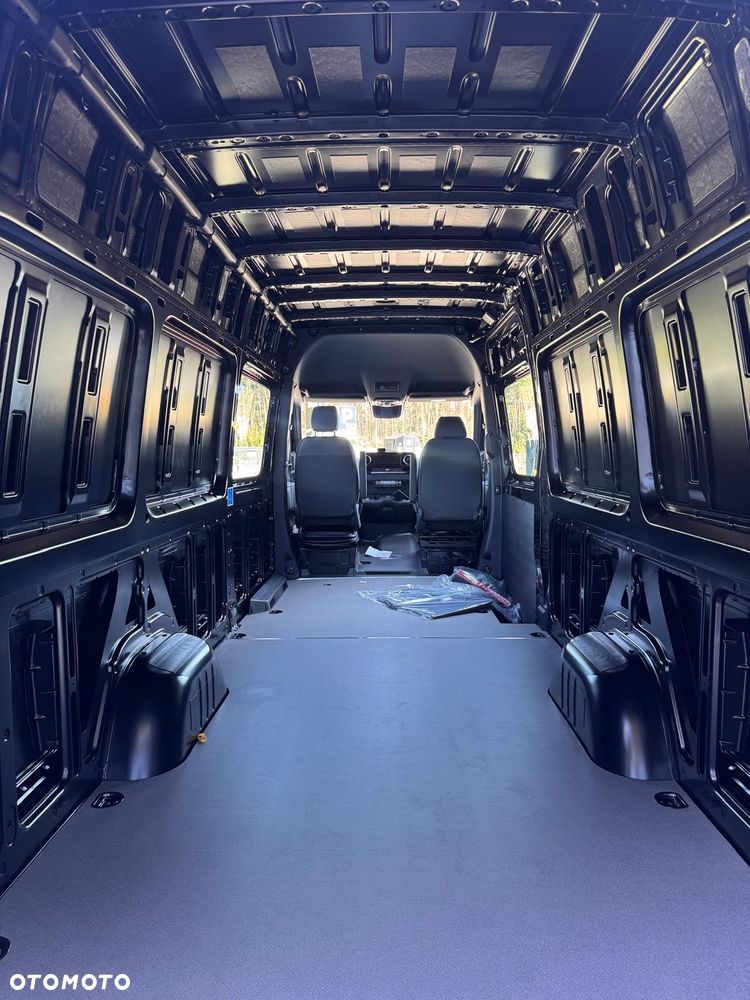 Mercedes-Benz Sprinter - 16