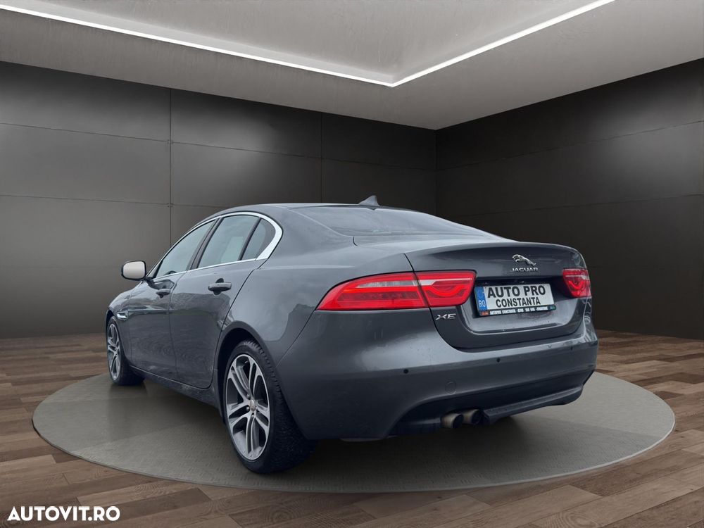 Jaguar XE - 3