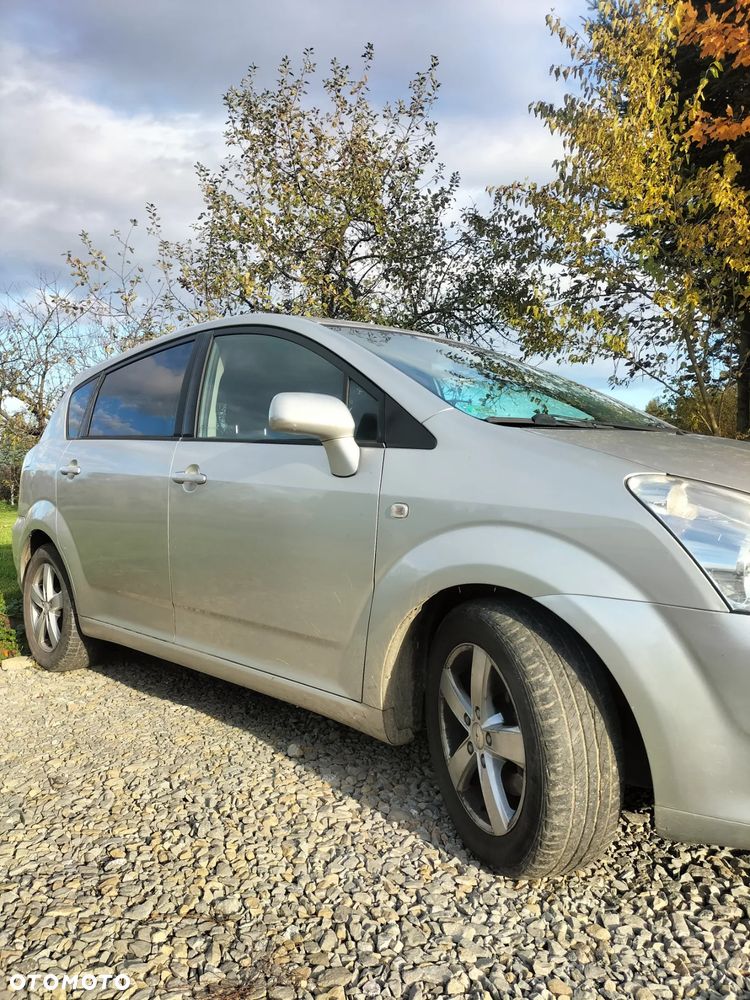 Toyota Corolla Verso 2.2 D-4D Gold - 3
