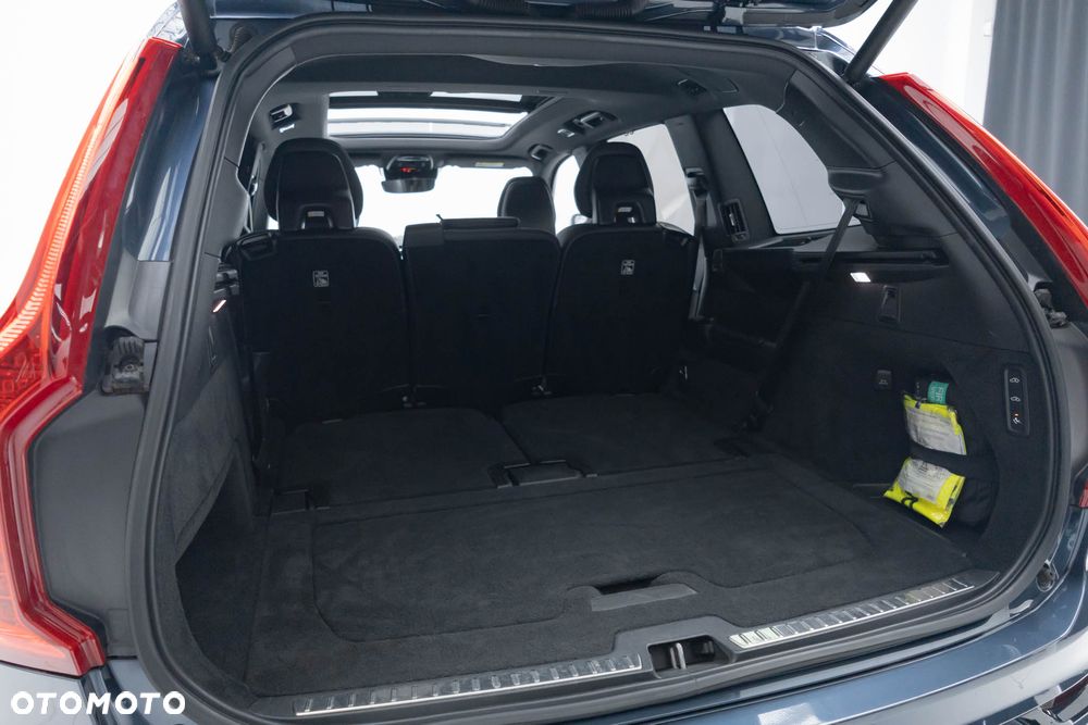 Volvo XC 90 T8 AWD Plug-In Hybrid R-Design 7os - 38