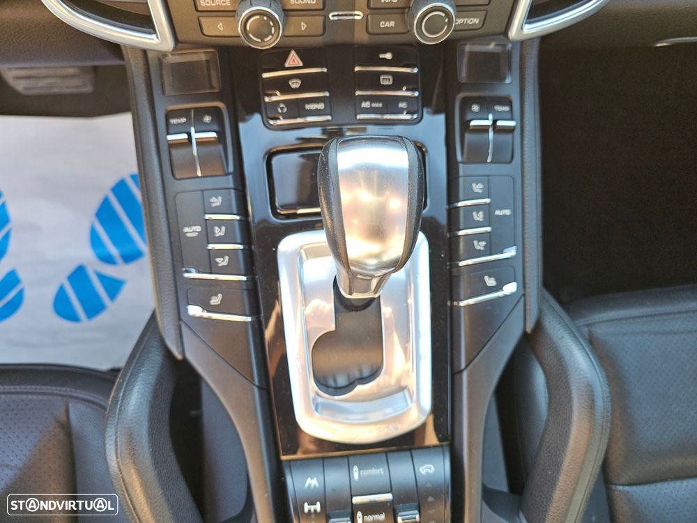 Porsche Cayenne II Platinum Edition - 30