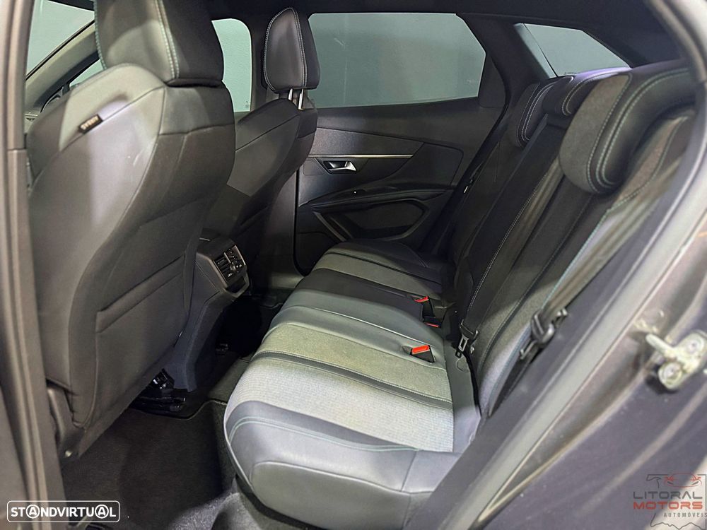 Peugeot 3008 1.2 PureTech Allure Pack EAT8 - 17