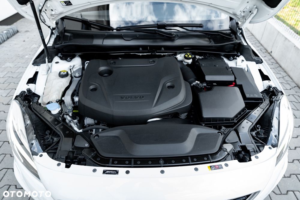 Volvo V40 D2 Geartronic RDesign - 39