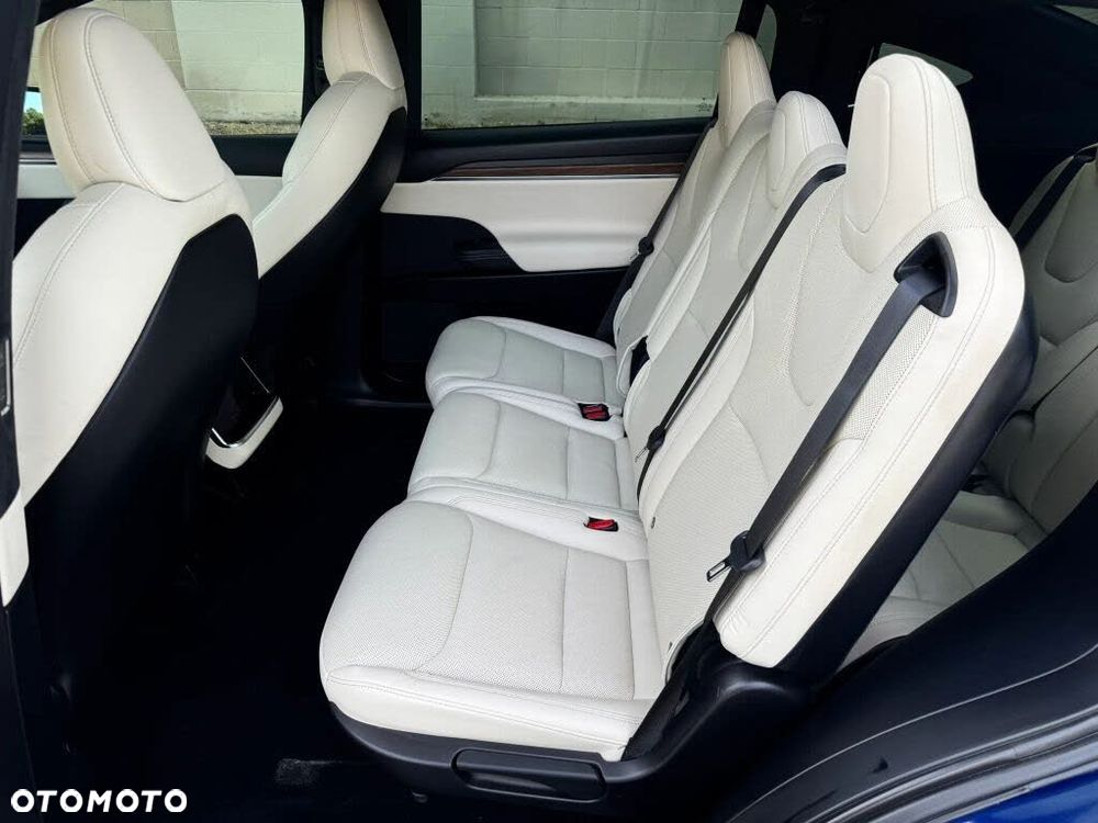 Tesla Model X - 13