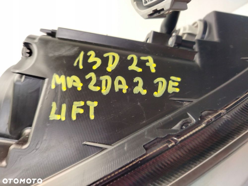 mazda 2 de 2011r reflektor lampa prawy przód prawa przednia soczewka - 11