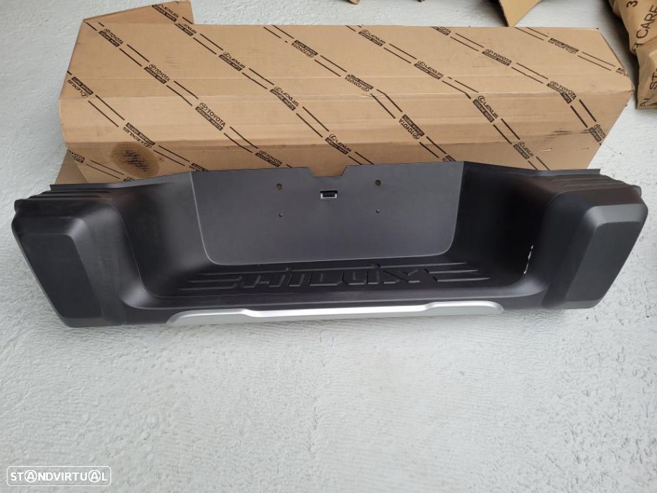 Centro Para choques TraseiroToyota Hilux 2019 (Novo original) - 1