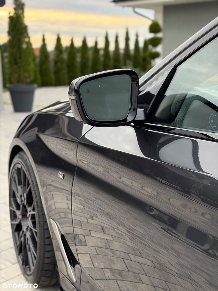 BMW Seria 5 M550i xDrive sport - 17