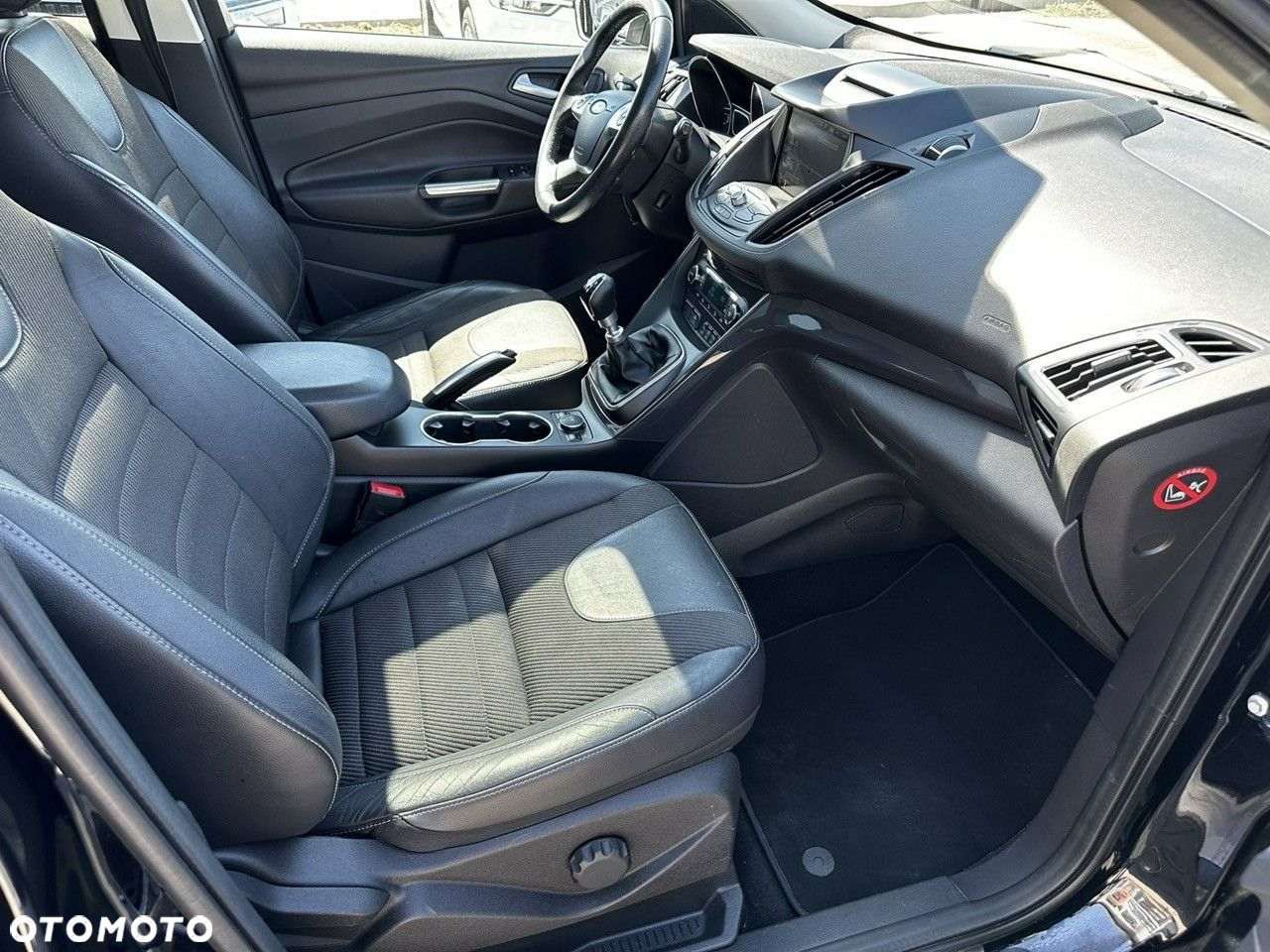 Ford Kuga 2.0 TDCi 2x4 Titanium - 14