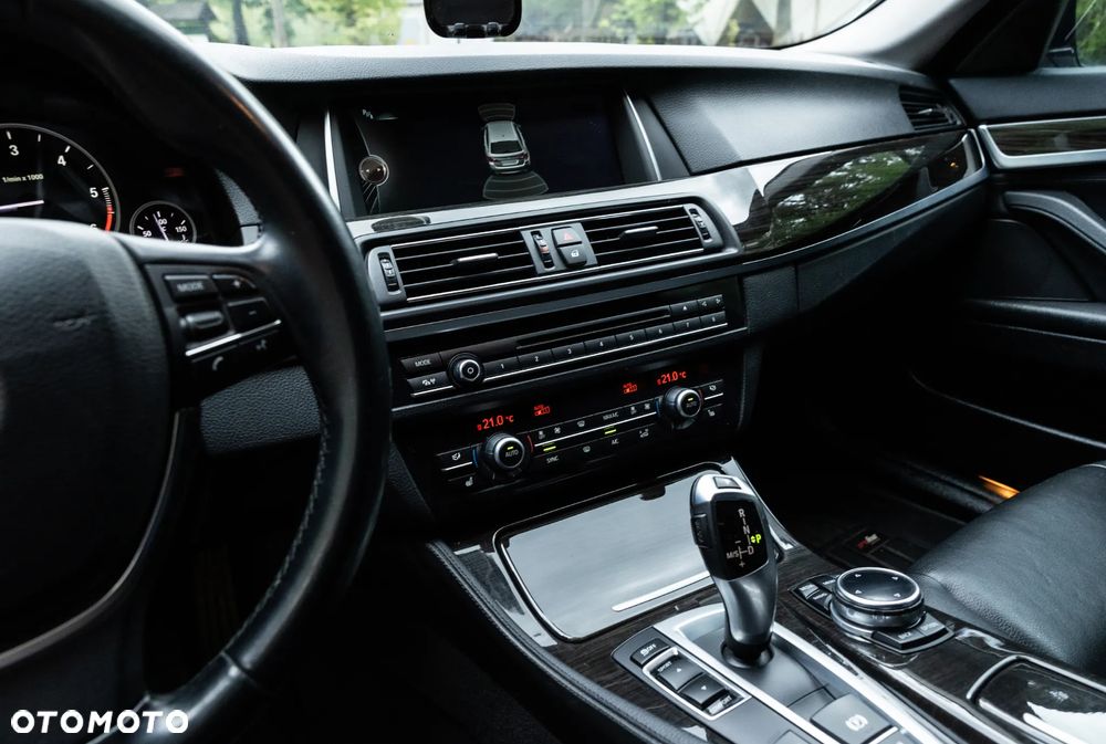 BMW Seria 5 520d Luxury Line - 9