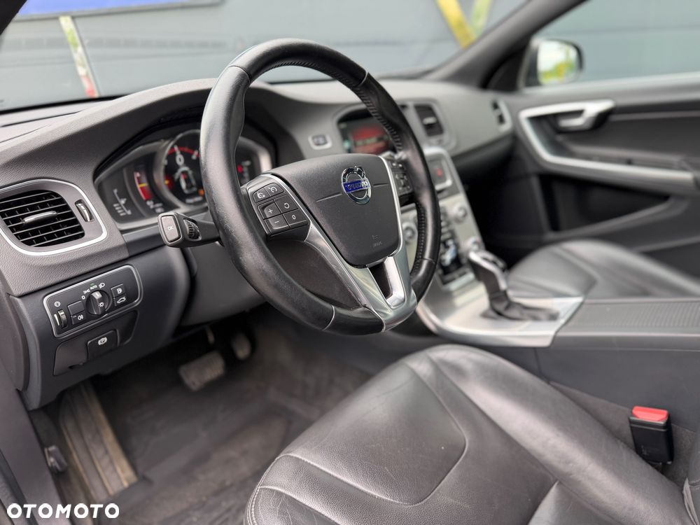 Volvo V60 D2 Geartronic Summum - 37