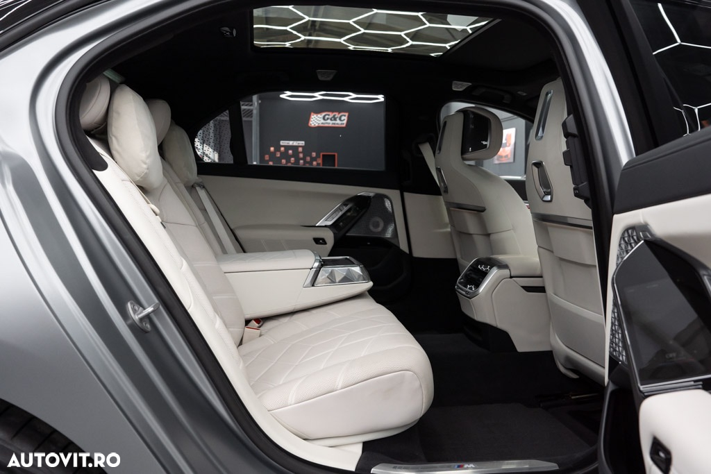 BMW M7 M760e xDrive AT PHEV - 13
