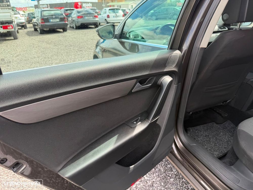 VW Passat Variant 1.6 TDI BlueMotion Comfortline - 19