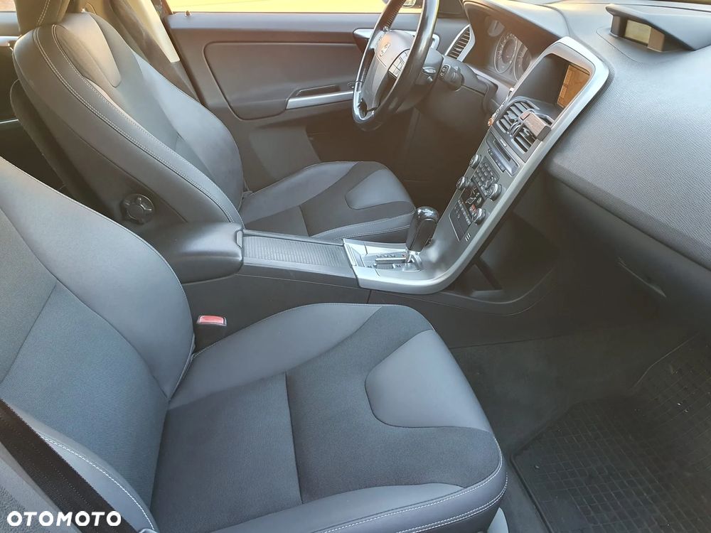 Volvo XC 60 D5 AWD Summum - 11