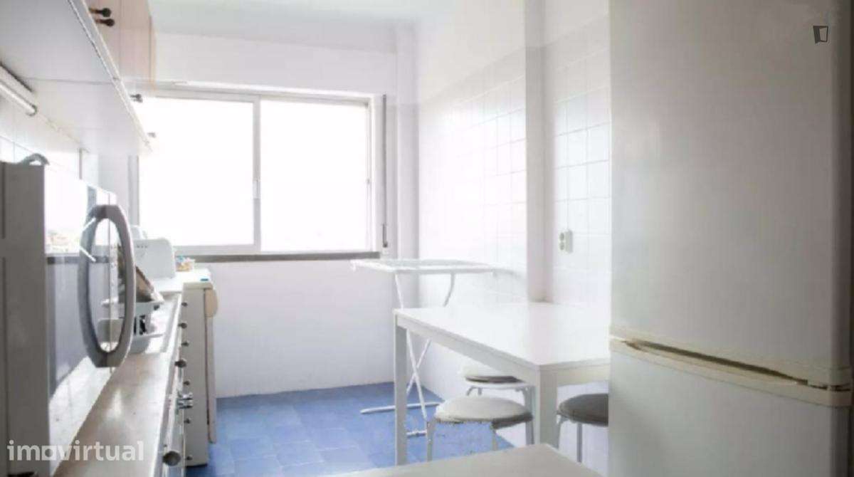 Quarto - localizado em Linda-a-Velha Lisbon - Grande imagem: 4/7