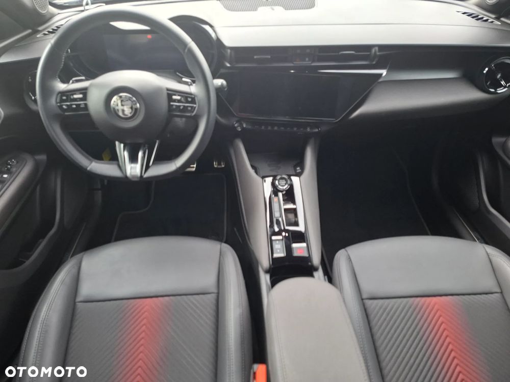 Alfa Romeo Junior 1.2 mHEV Ibrida Speciale eDCT - 9
