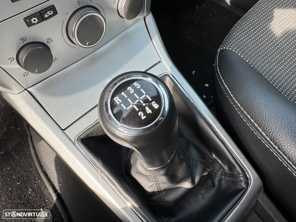 Opel Astra GTC 1.3 CDTi - 21