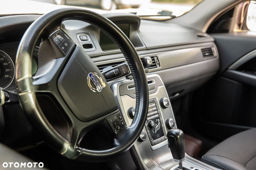 Volvo V70 D4 Geartronic Summum - 19