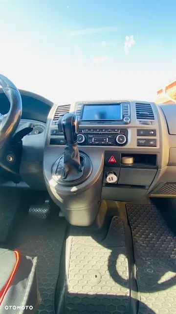 Volkswagen Caravelle - 8