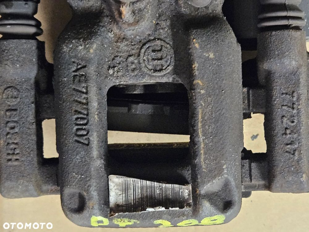 Peugeot 308 T9 zacisk hamulcowy tyl prawy lewy - 6