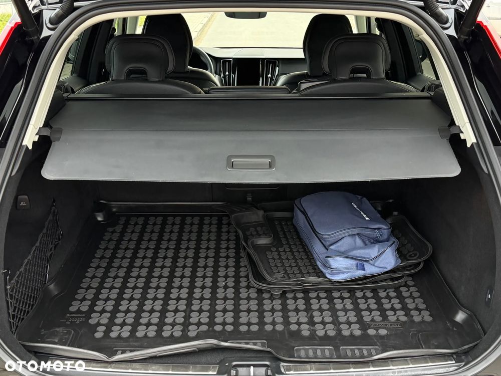 Volvo XC 60 B4 D Plus Bright - 24