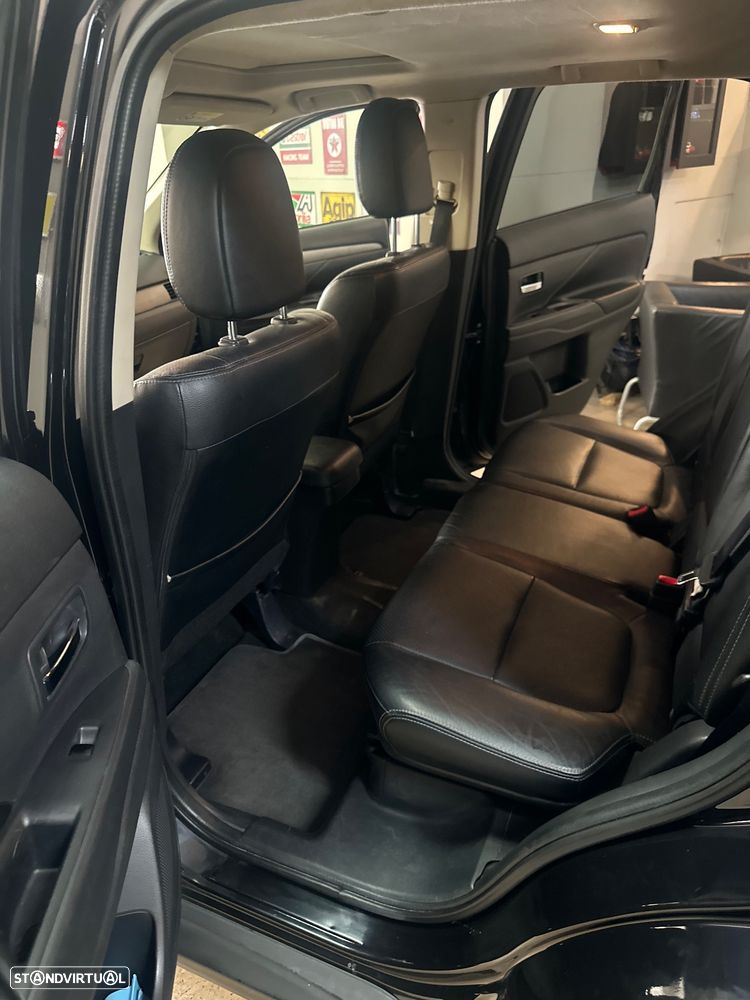 Mitsubishi Outlander 2.2 DI-D Instyle Navi Black Edition - 20
