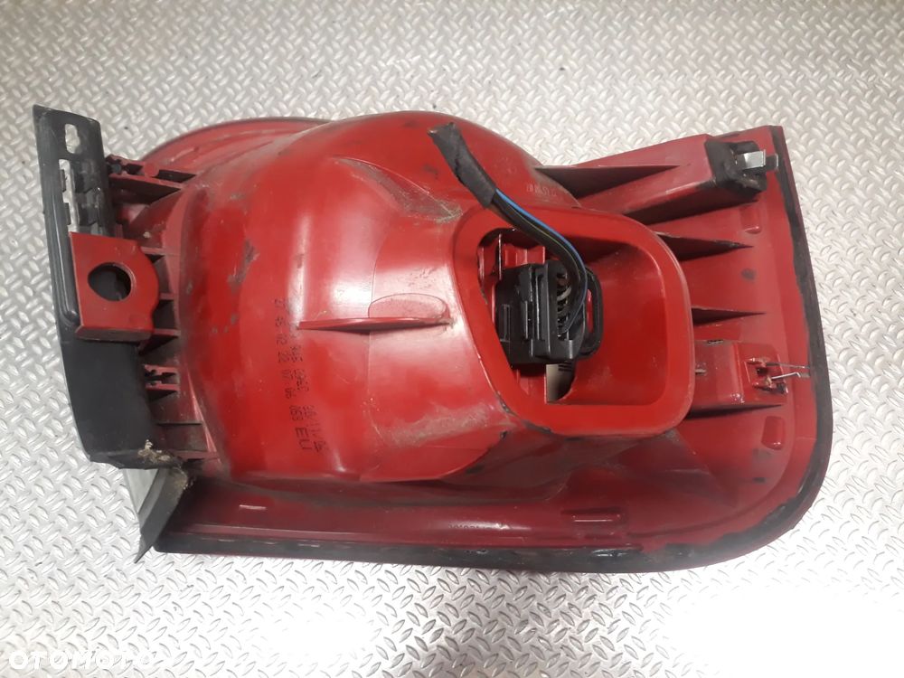 LAMPA PRAWY TYŁ VOLKSWAGEN PASSAT B6  KOMBI  3C9945096C - 2