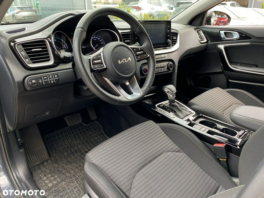 Kia Ceed - 11