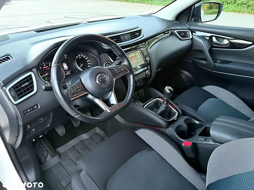 Nissan Qashqai 1.3 DIG-T N-Connecta - 22