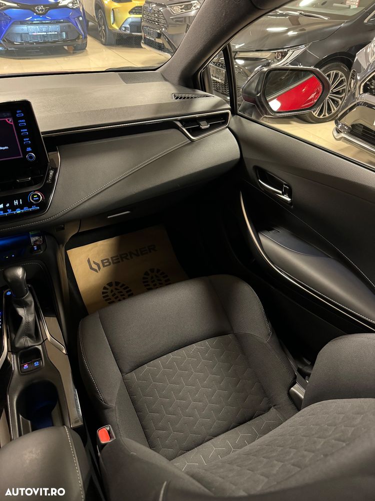 Toyota Corolla 1.8 Hybrid Team Deutschland - 17