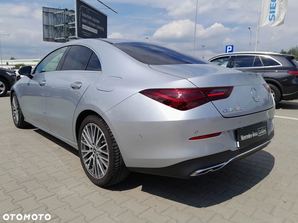 Mercedes-Benz CLA 180 Progressive 7G-DCT - 4