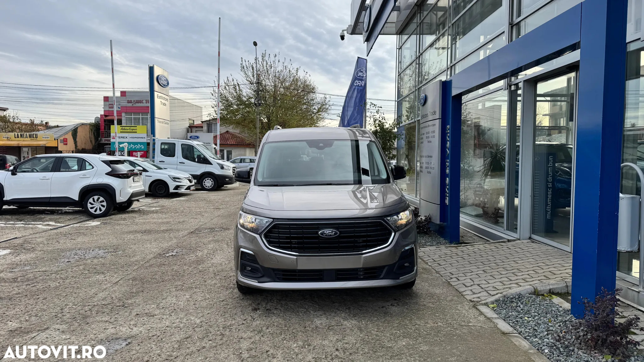 Ford Tourneo Connect 1.5L EcoBoost LWB Titanium - 2